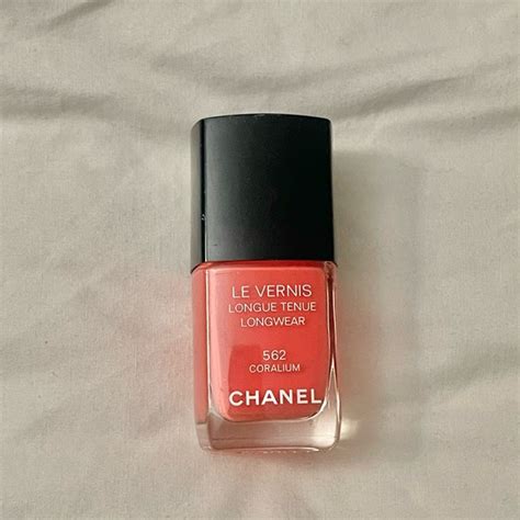chanel 562 nail polish
